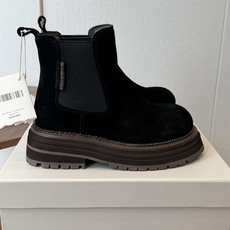 BRUNELLO CUCINELLI 新款马丁靴 不用多说!超级有范的一款靴子女孩子穿起来不要太酷,走在街上保证回头率蹭 BRUNELLO CUCINELLI 新款马丁靴 不用多说!超级有范的一款靴子女孩子穿起来不要太酷,走在街上保证回头率蹭