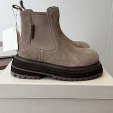 BRUNELLO CUCINELLI 新款马丁靴 不用多说!超级有范的一款靴子女孩子穿起来不要太酷,走在街上保证回头率蹭 BRUNELLO CUCINELLI 新款马丁靴 不用多说!超级有范的一款靴子女孩子穿起来不要太酷,走在街上保证回头率蹭