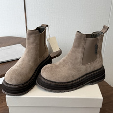 BRUNELLO CUCINELLI 新款马丁靴 不用多说!超级有范的一款靴子女孩子穿起来不要太酷,走在街上保证回头率蹭 BRUNELLO CUCINELLI 新款马丁靴 不用多说!超级有范的一款靴子女孩子穿起来不要太酷,走在街上保证回头率蹭