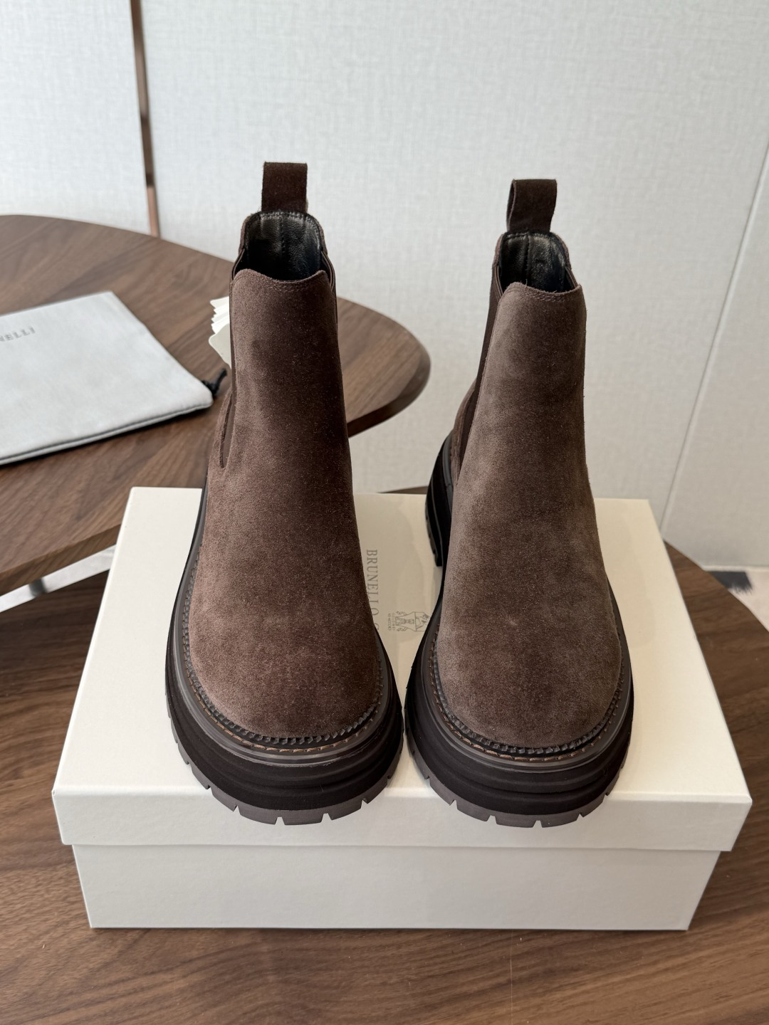 BRUNELLO CUCINELLI 新款马丁靴 不用多说!超级有范的一款靴子女孩子穿起来不要太酷,走在街上保证回头率蹭 BRUNELLO CUCINELLI 新款马丁靴 不用多说!超级有范的一款靴子女孩子穿起来不要太酷,走在街上保证回头率蹭