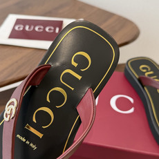 Gucci G家26SS夏季爆款凉拖鞋 人字拖,在这个IN时代必备的拖鞋… G家夹趾人字拖,进口橡塑,摇摇防滑底 202 Gucci G家26SS夏季爆款凉拖鞋 人字拖,在这个IN时代必备的拖鞋… G家夹趾人字拖,进口橡塑,摇摇防滑底 202