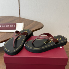 Gucci G家26SS夏季爆款凉拖鞋 人字拖,在这个IN时代必备的拖鞋… G家夹趾人字拖,进口橡塑,摇摇防滑底 202 Gucci G家26SS夏季爆款凉拖鞋 人字拖,在这个IN时代必备的拖鞋… G家夹趾人字拖,进口橡塑,摇摇防滑底 202