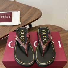 Gucci G家26SS夏季爆款凉拖鞋 人字拖,在这个IN时代必备的拖鞋… G家夹趾人字拖,进口橡塑,摇摇防滑底 202 Gucci G家26SS夏季爆款凉拖鞋 人字拖,在这个IN时代必备的拖鞋… G家夹趾人字拖,进口橡塑,摇摇防滑底 202