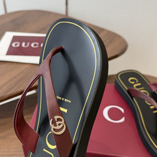Gucci G家26SS夏季爆款凉拖鞋 人字拖,在这个IN时代必备的拖鞋… G家夹趾人字拖,进口橡塑,摇摇防滑底 202 Gucci G家26SS夏季爆款凉拖鞋 人字拖,在这个IN时代必备的拖鞋… G家夹趾人字拖,进口橡塑,摇摇防滑底 202