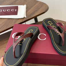 Gucci G家26SS夏季爆款凉拖鞋 人字拖,在这个IN时代必备的拖鞋… G家夹趾人字拖,进口橡塑,摇摇防滑底 202 Gucci G家26SS夏季爆款凉拖鞋 人字拖,在这个IN时代必备的拖鞋… G家夹趾人字拖,进口橡塑,摇摇防滑底 202