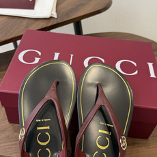 Gucci G家26SS夏季爆款凉拖鞋 人字拖,在这个IN时代必备的拖鞋… G家夹趾人字拖,进口橡塑,摇摇防滑底 202 Gucci G家26SS夏季爆款凉拖鞋 人字拖,在这个IN时代必备的拖鞋… G家夹趾人字拖,进口橡塑,摇摇防滑底 202