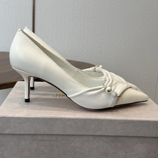Jimmy Choo 26ss 春夏 系列JC新款 高跟凉鞋 模糊鞋履与珠宝配饰之间的界线 鲜明 Jimmy Choo Jimmy Choo 26ss 春夏 系列JC新款 高跟凉鞋 模糊鞋履与珠宝配饰之间的界线 鲜明 Jimmy Choo