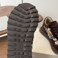 Brunello Cucinelli 女士镶珠装饰休闲运动鞋BC新款秋冬新品女士条纹麂皮运动鞋:羊皮垫.装饰镶珠运动鞋) Brunello Cucinelli 女士镶珠装饰休闲运动鞋BC新款秋冬新品女士条纹麂皮运动鞋:羊皮垫.装饰镶珠运动鞋)