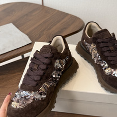 Brunello Cucinelli 女士镶珠装饰休闲运动鞋BC新款秋冬新品女士条纹麂皮运动鞋:羊皮垫.装饰镶珠运动鞋) Brunello Cucinelli 女士镶珠装饰休闲运动鞋BC新款秋冬新品女士条纹麂皮运动鞋:羊皮垫.装饰镶珠运动鞋)