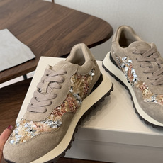 Brunello Cucinelli 女士镶珠装饰休闲运动鞋BC新款秋冬新品女士条纹麂皮运动鞋:羊皮垫.装饰镶珠运动鞋) Brunello Cucinelli 女士镶珠装饰休闲运动鞋BC新款秋冬新品女士条纹麂皮运动鞋:羊皮垫.装饰镶珠运动鞋)