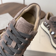 Brunello Cucinelli 女士镶珠装饰休闲运动鞋BC新款秋冬新品女士条纹麂皮运动鞋:羊皮垫.装饰镶珠运动鞋) Brunello Cucinelli 女士镶珠装饰休闲运动鞋BC新款秋冬新品女士条纹麂皮运动鞋:羊皮垫.装饰镶珠运动鞋)