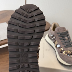Brunello Cucinelli 女士镶珠装饰休闲运动鞋BC新款秋冬新品女士条纹麂皮运动鞋:羊皮垫.装饰镶珠运动鞋) Brunello Cucinelli 女士镶珠装饰休闲运动鞋BC新款秋冬新品女士条纹麂皮运动鞋:羊皮垫.装饰镶珠运动鞋)