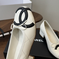 Chanel26ss夏季新款粗跟蝴蝶结芭蕾单鞋 温柔名媛的氛围感缓缓蔓延,圆润鞋头搭配精巧的小蝴蝶结,撞色双C贴标是整双 Chanel26ss夏季新款粗跟蝴蝶结芭蕾单鞋 温柔名媛的氛围感缓缓蔓延,圆润鞋头搭配精巧的小蝴蝶结,撞色双C贴标是整双