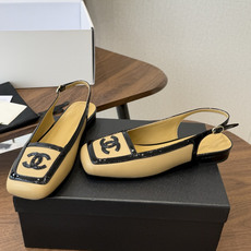 Chanel26SS早春新款方头拼色平底凉鞋 经典方头鞋型自带复古高级感,拼色设计瞬间点亮整体造型,把香奈儿的品牌辨识度 Chanel26SS早春新款方头拼色平底凉鞋 经典方头鞋型自带复古高级感,拼色设计瞬间点亮整体造型,把香奈儿的品牌辨识度
