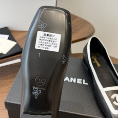 Chanel26SS早春新款方头拼色平底单鞋 经典方头鞋型自带复古高级感,拼色设计瞬间点亮整体造型,把香奈儿的品牌辨识度 Chanel26SS早春新款方头拼色平底单鞋 经典方头鞋型自带复古高级感,拼色设计瞬间点亮整体造型,把香奈儿的品牌辨识度
