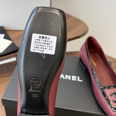 Chanel26SS早春新款方头拼色平底单鞋 经典方头鞋型自带复古高级感,拼色设计瞬间点亮整体造型,把香奈儿的品牌辨识度 Chanel26SS早春新款方头拼色平底单鞋 经典方头鞋型自带复古高级感,拼色设计瞬间点亮整体造型,把香奈儿的品牌辨识度