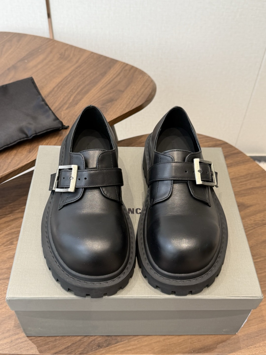 BALENCIAGA 巴黎世家 Hummer Lace-uP Bootie2026秋冬的系带乐福鞋 以其独特的魅力 BALENCIAGA 巴黎世家 Hummer Lace-uP Bootie2026秋冬的系带乐福鞋 以其独特的魅力