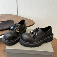BALENCIAGA 巴黎世家 Hummer Lace-uP Bootie2026秋冬的系带乐福鞋 以其独特的魅力 BALENCIAGA 巴黎世家 Hummer Lace-uP Bootie2026秋冬的系带乐福鞋 以其独特的魅力