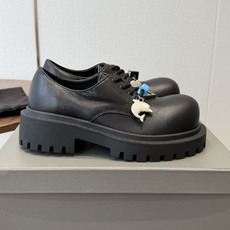 BALENCIAGA 巴黎世家 Hummer Lace-uP Bootie2026秋冬的系带乐福鞋 以其独特的魅力 BALENCIAGA 巴黎世家 Hummer Lace-uP Bootie2026秋冬的系带乐福鞋 以其独特的魅力
