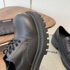 BALENCIAGA 巴黎世家 Hummer Lace-uP Bootie2026秋冬的系带乐福鞋 以其独特的魅力 BALENCIAGA 巴黎世家 Hummer Lace-uP Bootie2026秋冬的系带乐福鞋 以其独特的魅力