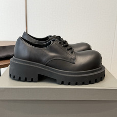 BALENCIAGA 巴黎世家 Hummer Lace-uP Bootie2026秋冬的系带乐福鞋 以其独特的魅力 BALENCIAGA 巴黎世家 Hummer Lace-uP Bootie2026秋冬的系带乐福鞋 以其独特的魅力