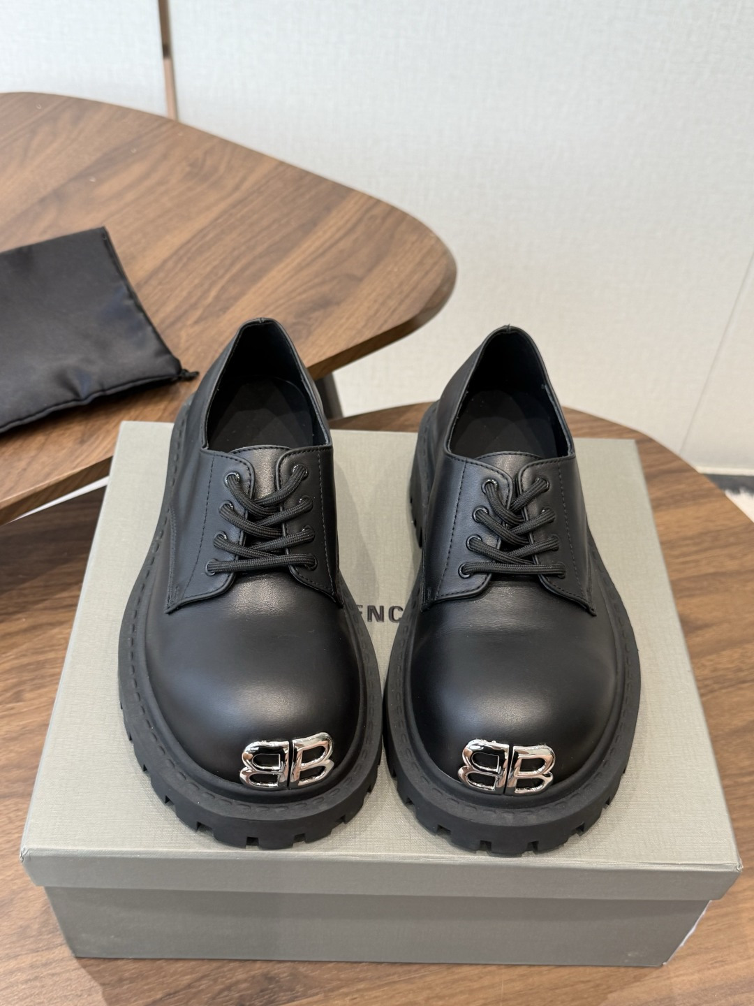 BALENCIAGA 巴黎世家 Hummer Lace-uP Bootie2026秋冬的系带乐福鞋 以其独特的魅力 BALENCIAGA 巴黎世家 Hummer Lace-uP Bootie2026秋冬的系带乐福鞋 以其独特的魅力