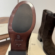 Brunello CucinelliBC26ss夏季新款粗跟气质高跟中筒靴 自带高冷疏离的清冷极简格调,利落尖头拉长脚部 Brunello CucinelliBC26ss夏季新款粗跟气质高跟中筒靴 自带高冷疏离的清冷极简格调,利落尖头拉长脚部