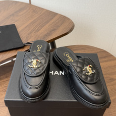 CHANEL小香经典复古翻盖菱格乐福鞋 这双复古乐福鞋一眼看到就很喜欢 鞋面的菱格设计很特别 点缀小香经典五金扣超有CH CHANEL小香经典复古翻盖菱格乐福鞋 这双复古乐福鞋一眼看到就很喜欢 鞋面的菱格设计很特别 点缀小香经典五金扣超有CH