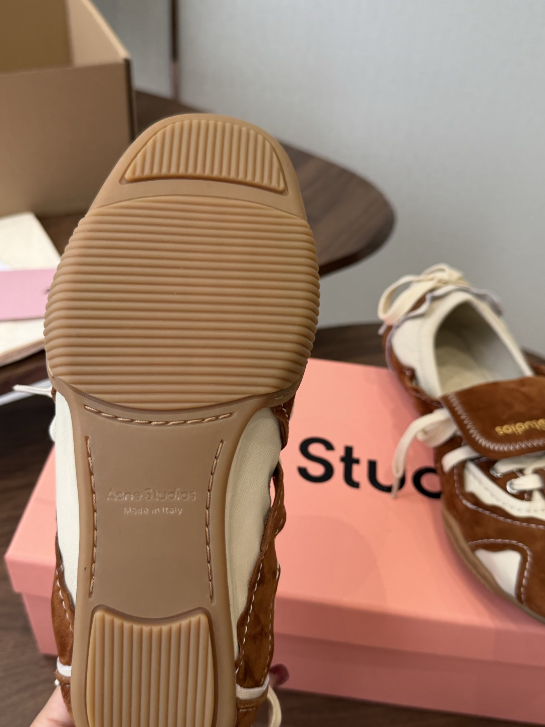 Acne Studios 25ss 春夏季新款走秀款芭蕾鞋 可以说每一双都是可以珍藏的鞋子 今年这款芭蕾鞋真的是太美了 
