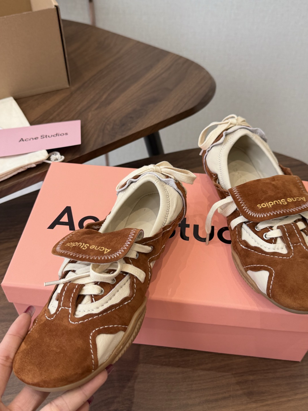 Acne Studios 25ss 春夏季新款走秀款芭蕾鞋 可以说每一双都是可以珍藏的鞋子 今年这款芭蕾鞋真的是太美了 