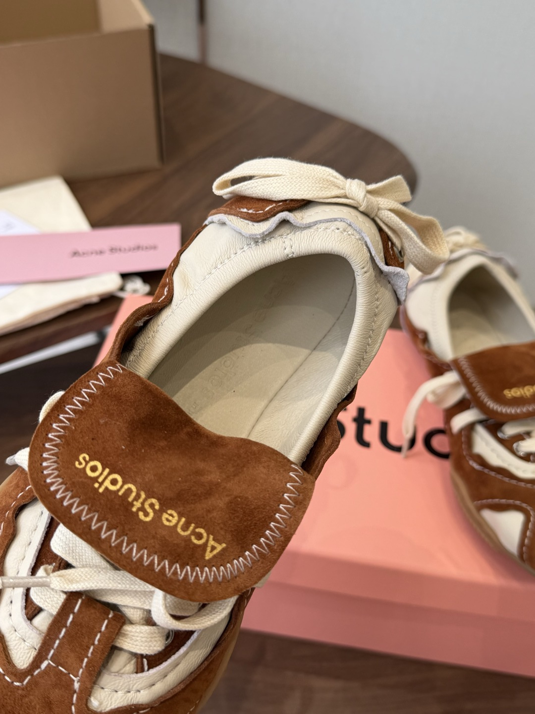 Acne Studios 25ss 春夏季新款走秀款芭蕾鞋 可以说每一双都是可以珍藏的鞋子 今年这款芭蕾鞋真的是太美了 
