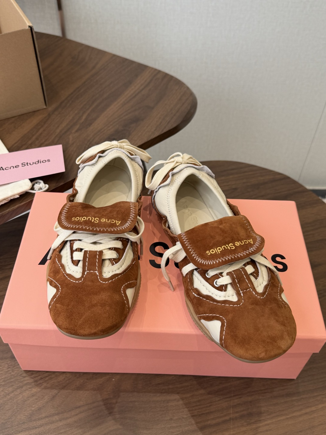 Acne Studios 25ss 春夏季新款走秀款芭蕾鞋 可以说每一双都是可以珍藏的鞋子 今年这款芭蕾鞋真的是太美了 