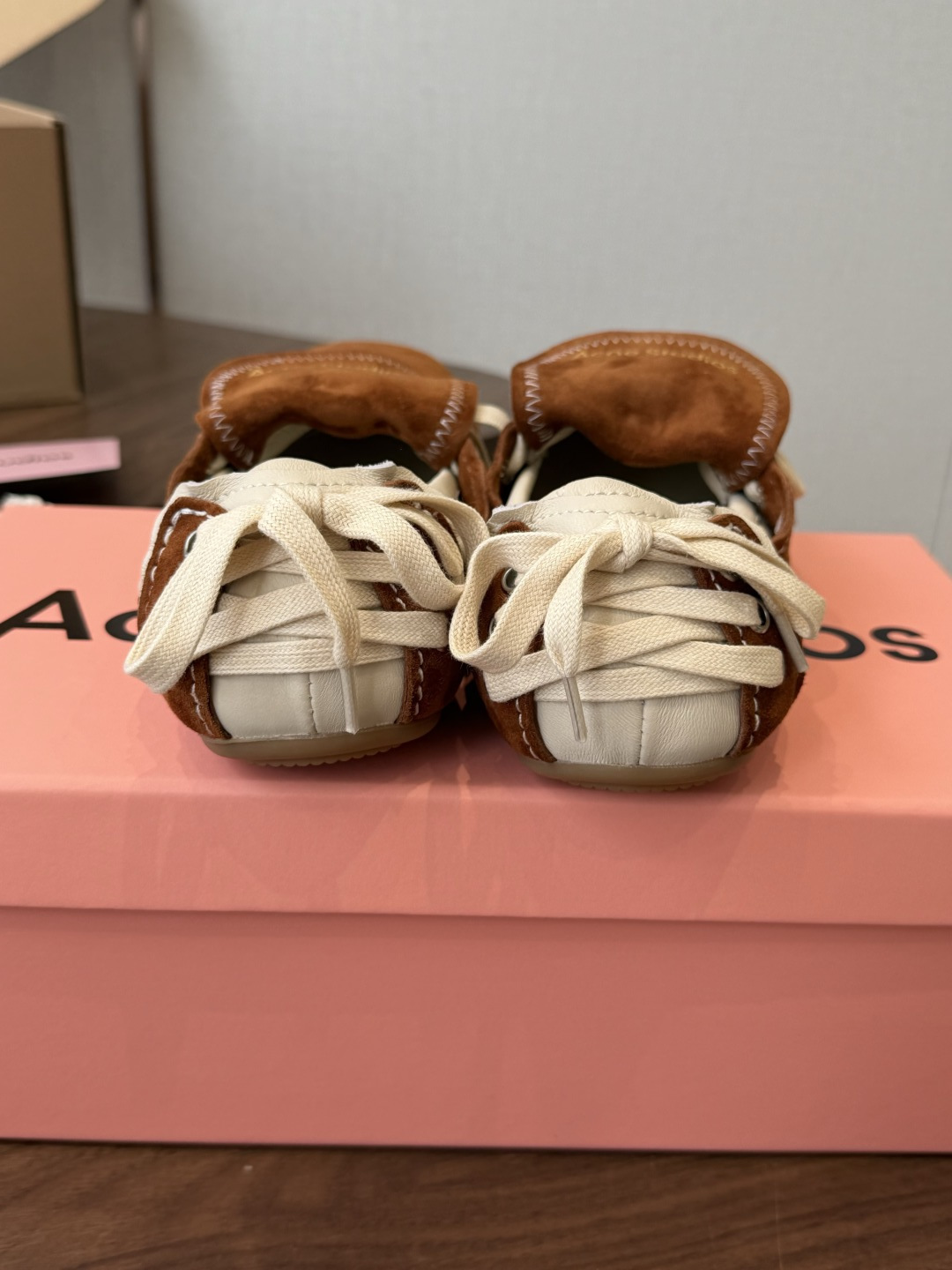 Acne Studios 25ss 春夏季新款走秀款芭蕾鞋 可以说每一双都是可以珍藏的鞋子 今年这款芭蕾鞋真的是太美了 