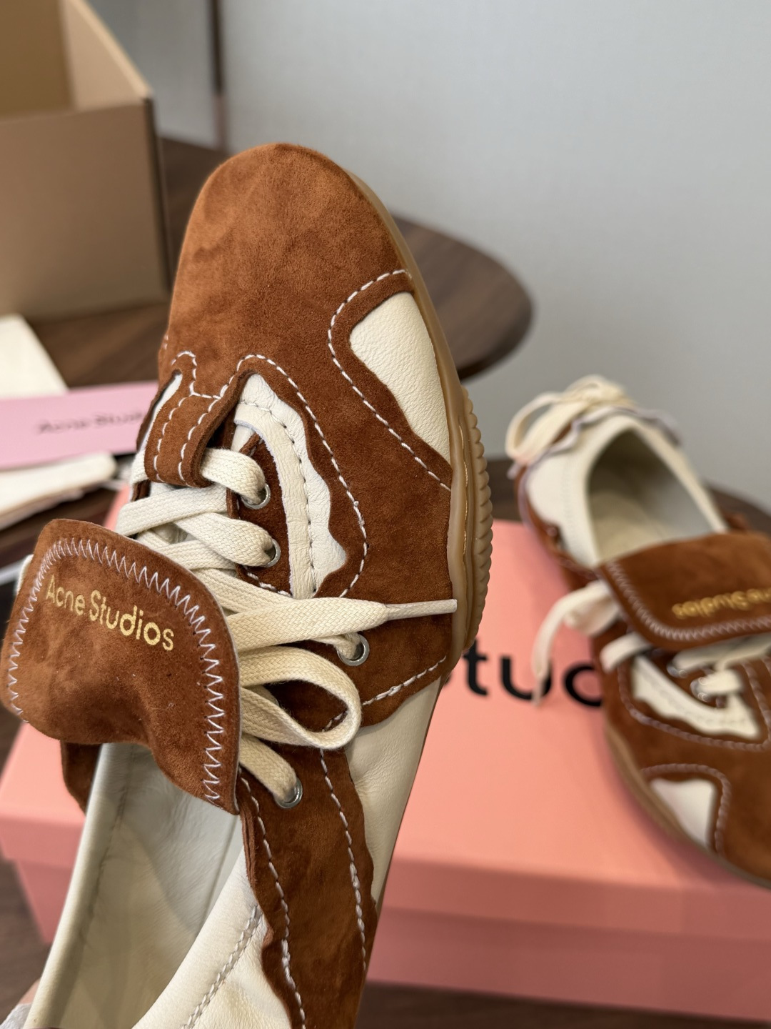 Acne Studios 25ss 春夏季新款走秀款芭蕾鞋 可以说每一双都是可以珍藏的鞋子 今年这款芭蕾鞋真的是太美了 