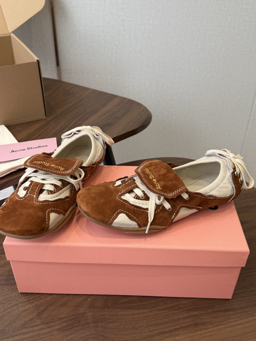 Acne Studios 25ss 春夏季新款走秀款芭蕾鞋 可以说每一双都是可以珍藏的鞋子 今年这款芭蕾鞋真的是太美了 
