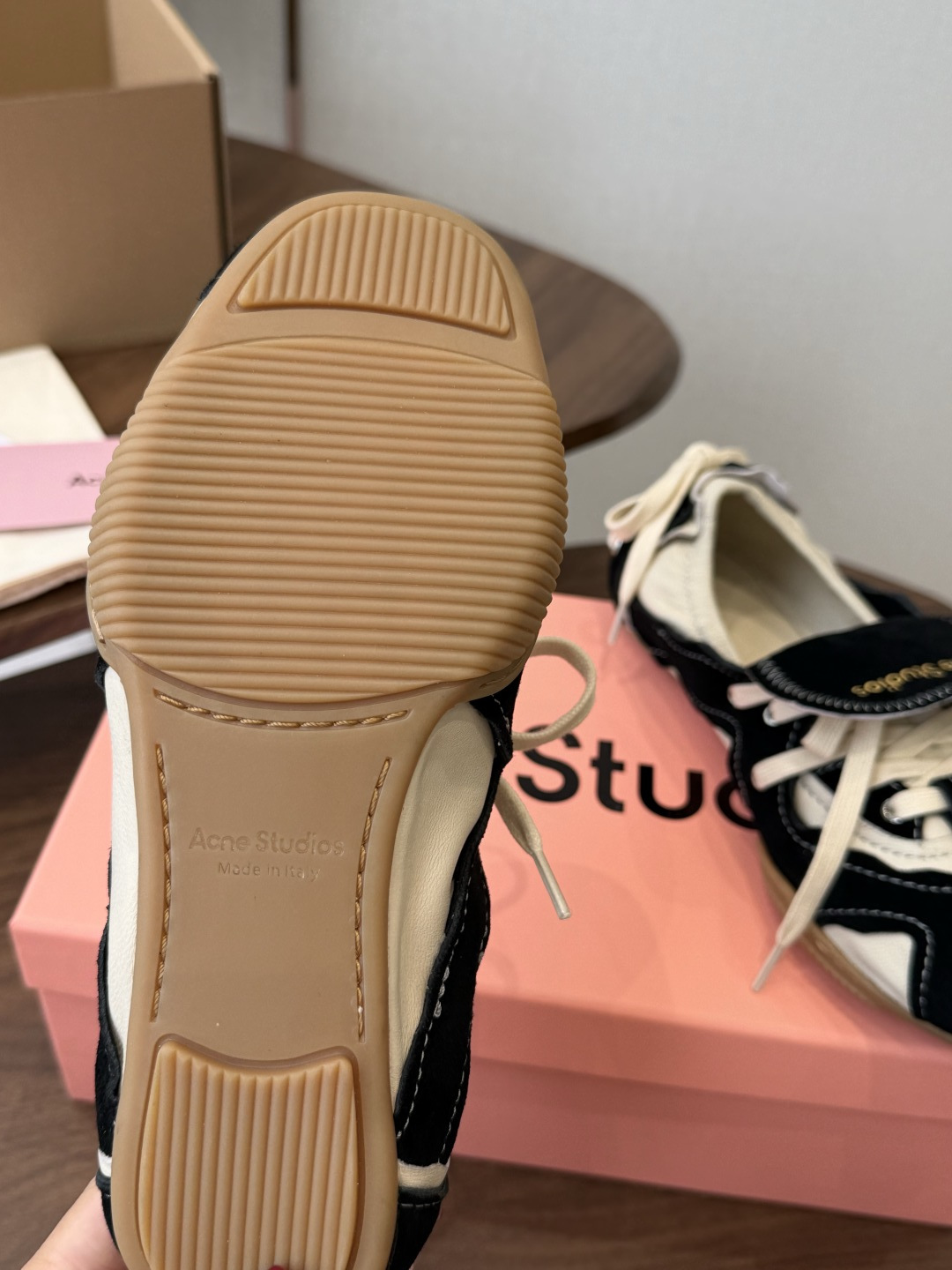 Acne Studios 25ss 春夏季新款走秀款芭蕾鞋 可以说每一双都是可以珍藏的鞋子 今年这款芭蕾鞋真的是太美了 