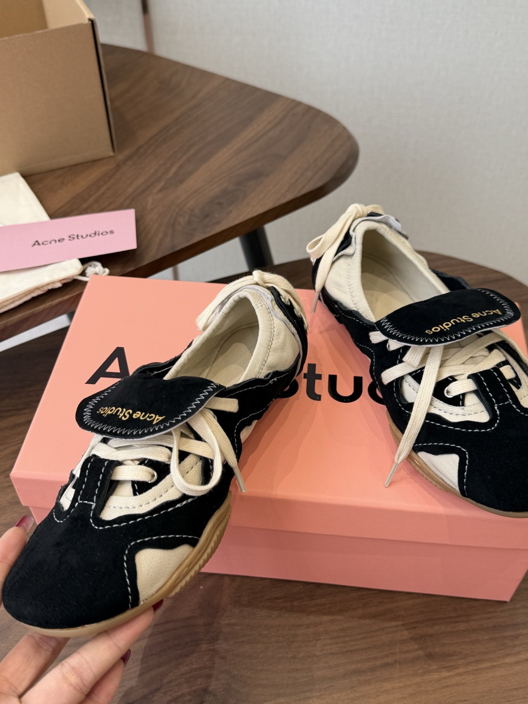 Acne Studios 25ss 春夏季新款走秀款芭蕾鞋 可以说每一双都是可以珍藏的鞋子 今年这款芭蕾鞋真的是太美了 