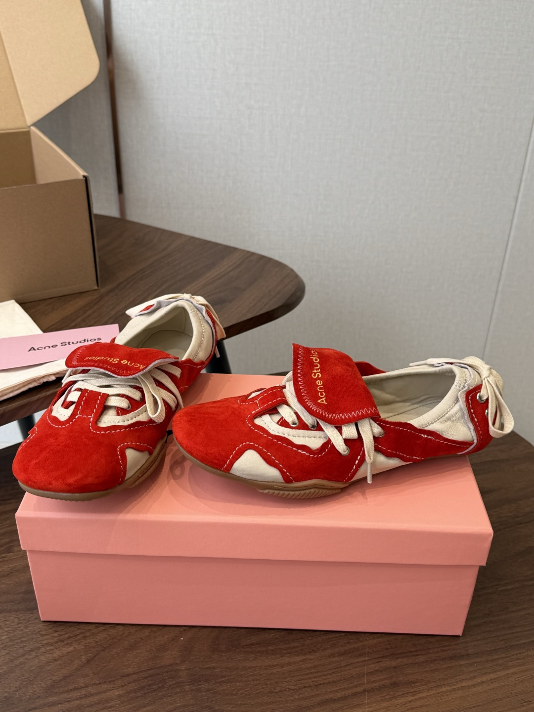 Acne Studios 25ss 春夏季新款走秀款芭蕾鞋 可以说每一双都是可以珍藏的鞋子 今年这款芭蕾鞋真的是太美了 