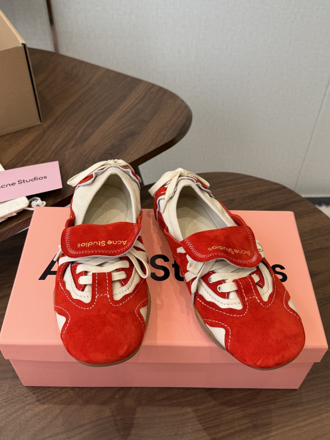 Acne Studios 25ss 春夏季新款走秀款芭蕾鞋 可以说每一双都是可以珍藏的鞋子 今年这款芭蕾鞋真的是太美了 