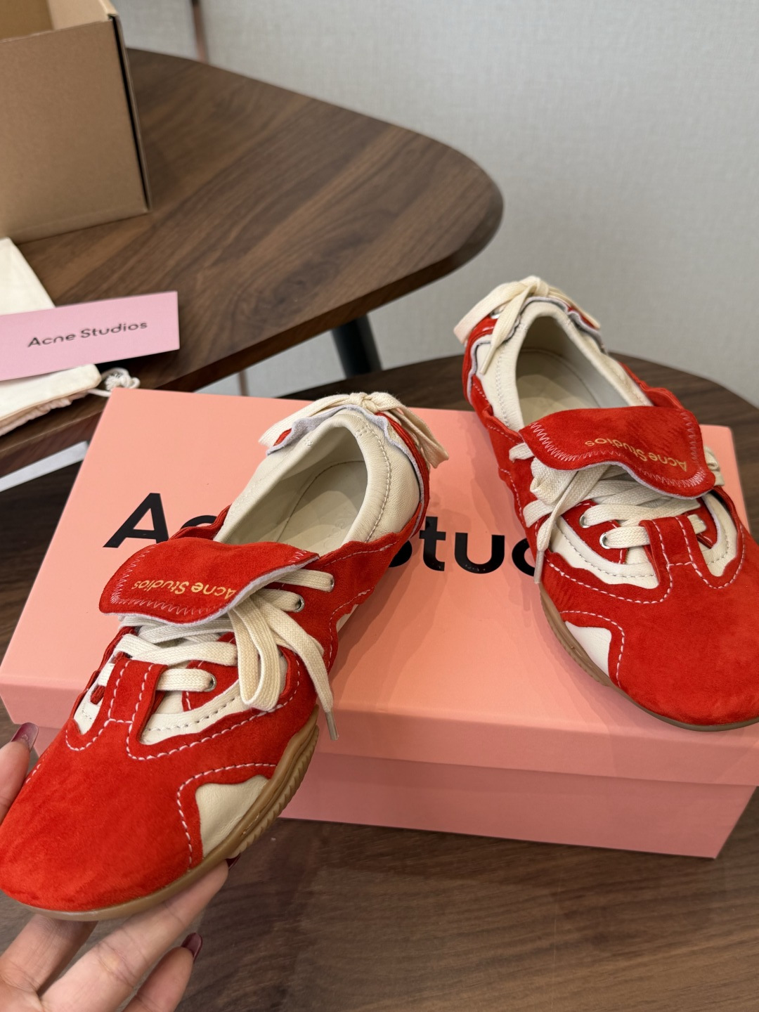 Acne Studios 25ss 春夏季新款走秀款芭蕾鞋 可以说每一双都是可以珍藏的鞋子 今年这款芭蕾鞋真的是太美了 