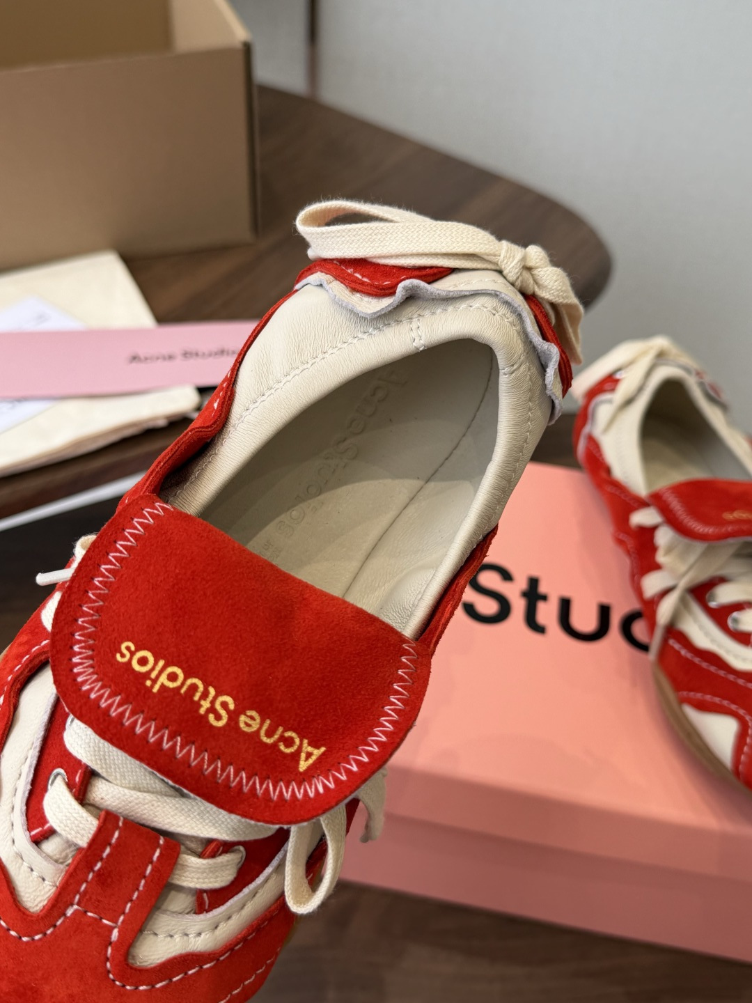 Acne Studios 25ss 春夏季新款走秀款芭蕾鞋 可以说每一双都是可以珍藏的鞋子 今年这款芭蕾鞋真的是太美了 