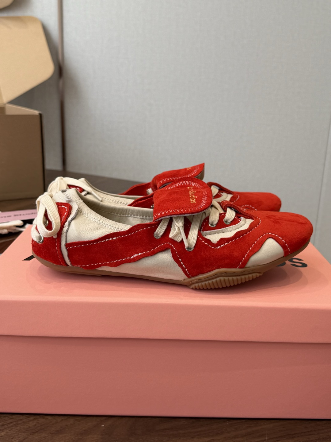 Acne Studios 25ss 春夏季新款走秀款芭蕾鞋 可以说每一双都是可以珍藏的鞋子 今年这款芭蕾鞋真的是太美了 