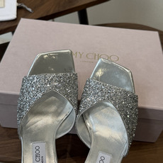 莞产水晶钻 拖鞋Jimmy Choo 26ss经典款 重逢惊艳 优雅邂逅 碰撞之美 时尚国外博主同款街拍推荐 造型大胆别 莞产水晶钻 拖鞋Jimmy Choo 26ss经典款 重逢惊艳 优雅邂逅 碰撞之美 时尚国外博主同款街拍推荐 造型大胆别