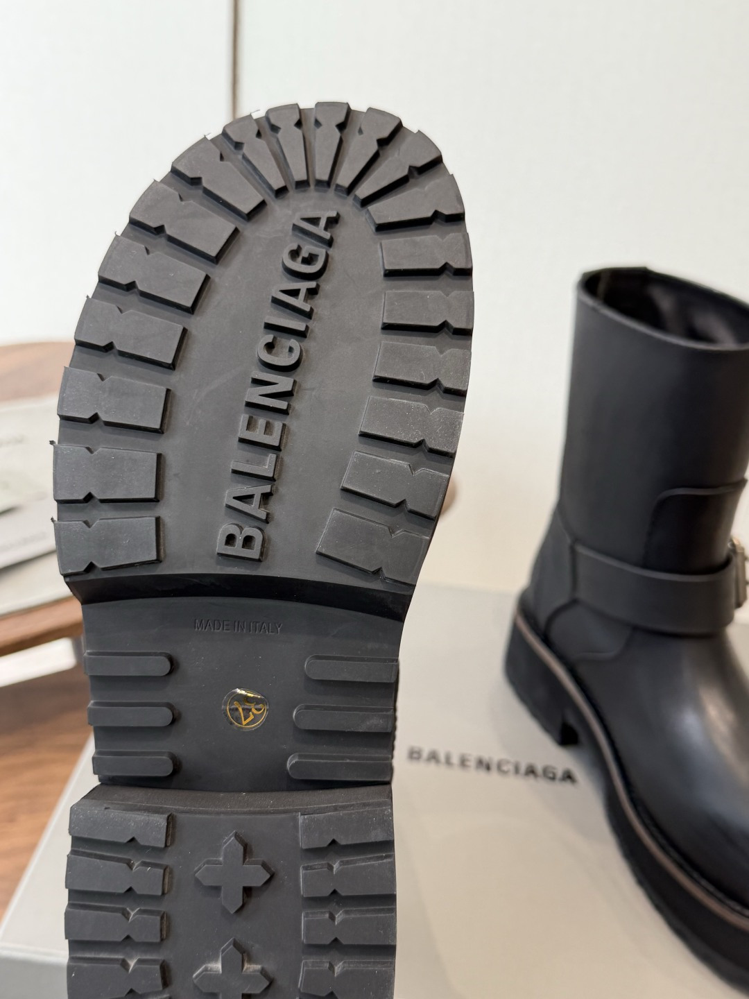 （脚偏瘦可选小一码） Balenciaga巴黎世家26FW毒液 战损靴 毒液靴  ～ 暗黑机能风！时尚宠儿大将！出门炸街