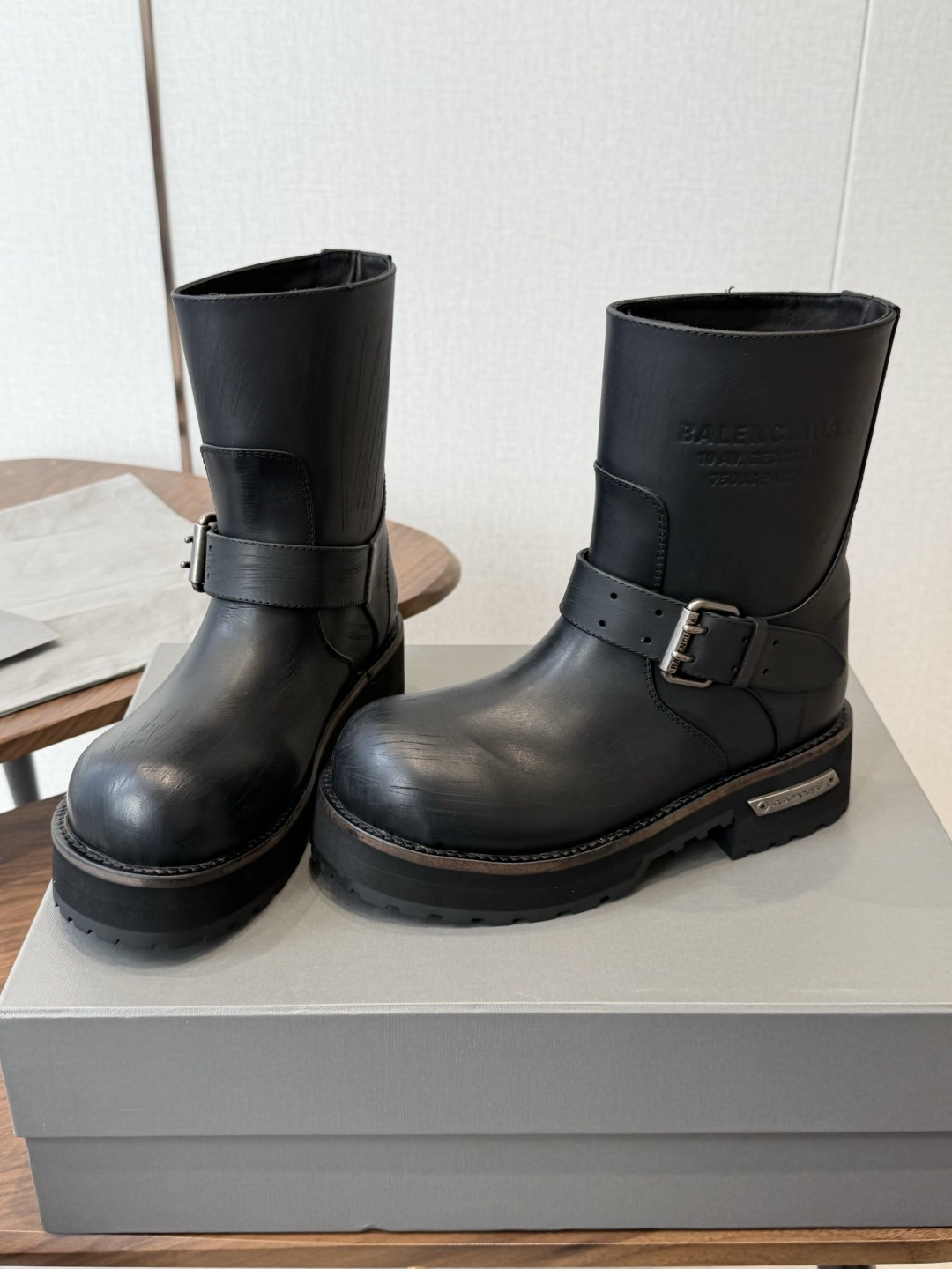 （脚偏瘦可选小一码） Balenciaga巴黎世家26FW毒液 战损靴 毒液靴  ～ 暗黑机能风！时尚宠儿大将！出门炸街
