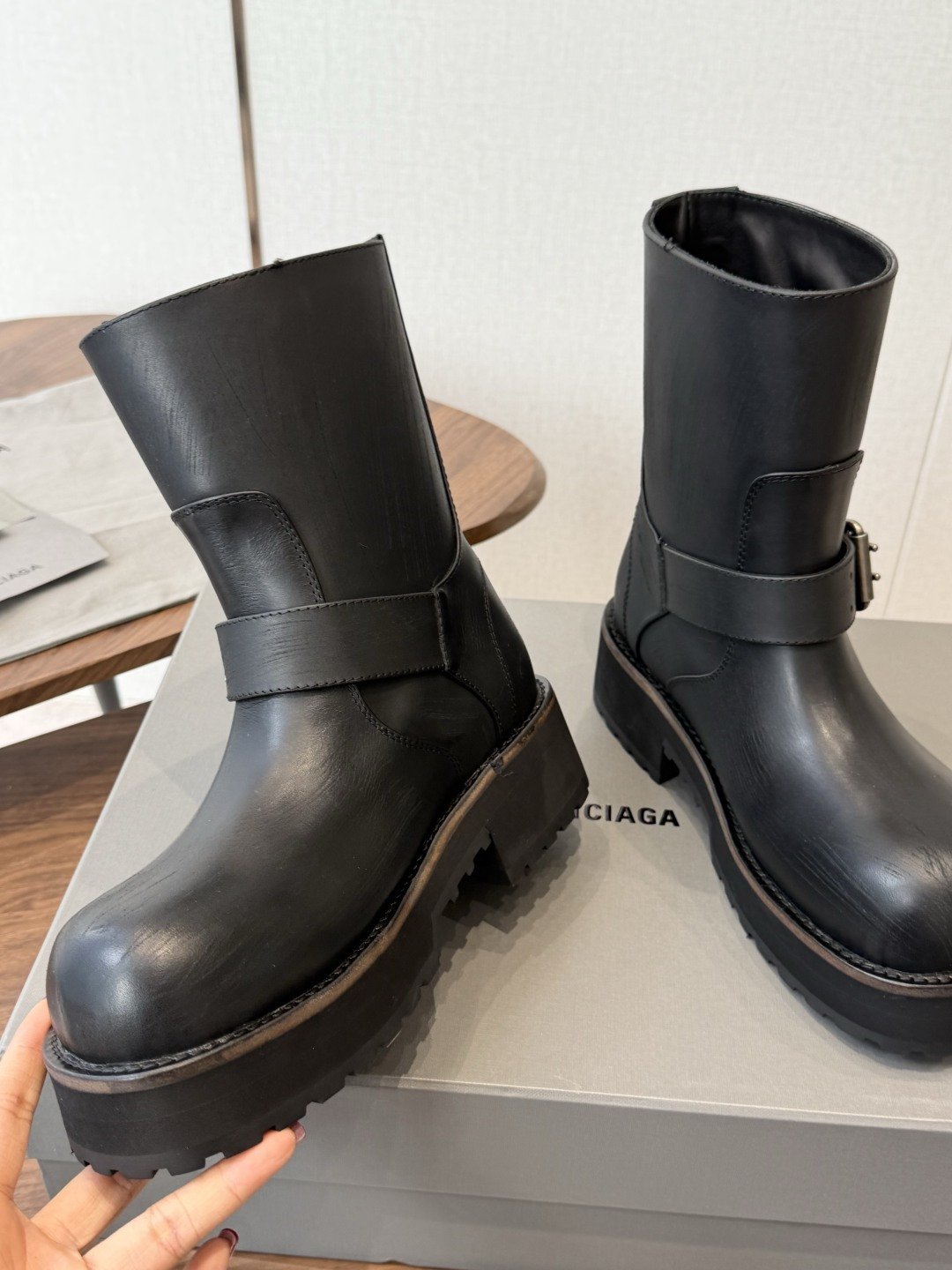 （脚偏瘦可选小一码） Balenciaga巴黎世家26FW毒液 战损靴 毒液靴  ～ 暗黑机能风！时尚宠儿大将！出门炸街