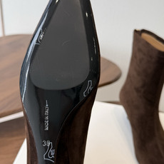 TheRow 26ss 秋冬短靴 后拉链款 坡跟短靴 THE ROW靴 是我今年买的最好的一双靴子,坡跟隐形增高,穿上立 TheRow 26ss 秋冬短靴 后拉链款 坡跟短靴 THE ROW靴 是我今年买的最好的一双靴子,坡跟隐形增高,穿上立