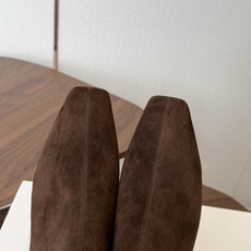 TheRow 26ss 秋冬短靴 后拉链款 坡跟短靴 THE ROW靴 是我今年买的最好的一双靴子,坡跟隐形增高,穿上立 TheRow 26ss 秋冬短靴 后拉链款 坡跟短靴 THE ROW靴 是我今年买的最好的一双靴子,坡跟隐形增高,穿上立