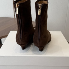 TheRow 26ss 秋冬短靴 后拉链款 坡跟短靴 THE ROW靴 是我今年买的最好的一双靴子,坡跟隐形增高,穿上立 TheRow 26ss 秋冬短靴 后拉链款 坡跟短靴 THE ROW靴 是我今年买的最好的一双靴子,坡跟隐形增高,穿上立