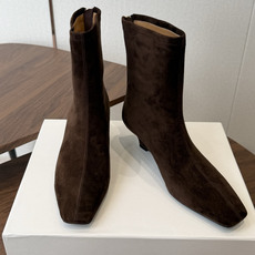 TheRow 26ss 秋冬短靴 后拉链款 坡跟短靴 THE ROW靴 是我今年买的最好的一双靴子,坡跟隐形增高,穿上立 TheRow 26ss 秋冬短靴 后拉链款 坡跟短靴 THE ROW靴 是我今年买的最好的一双靴子,坡跟隐形增高,穿上立